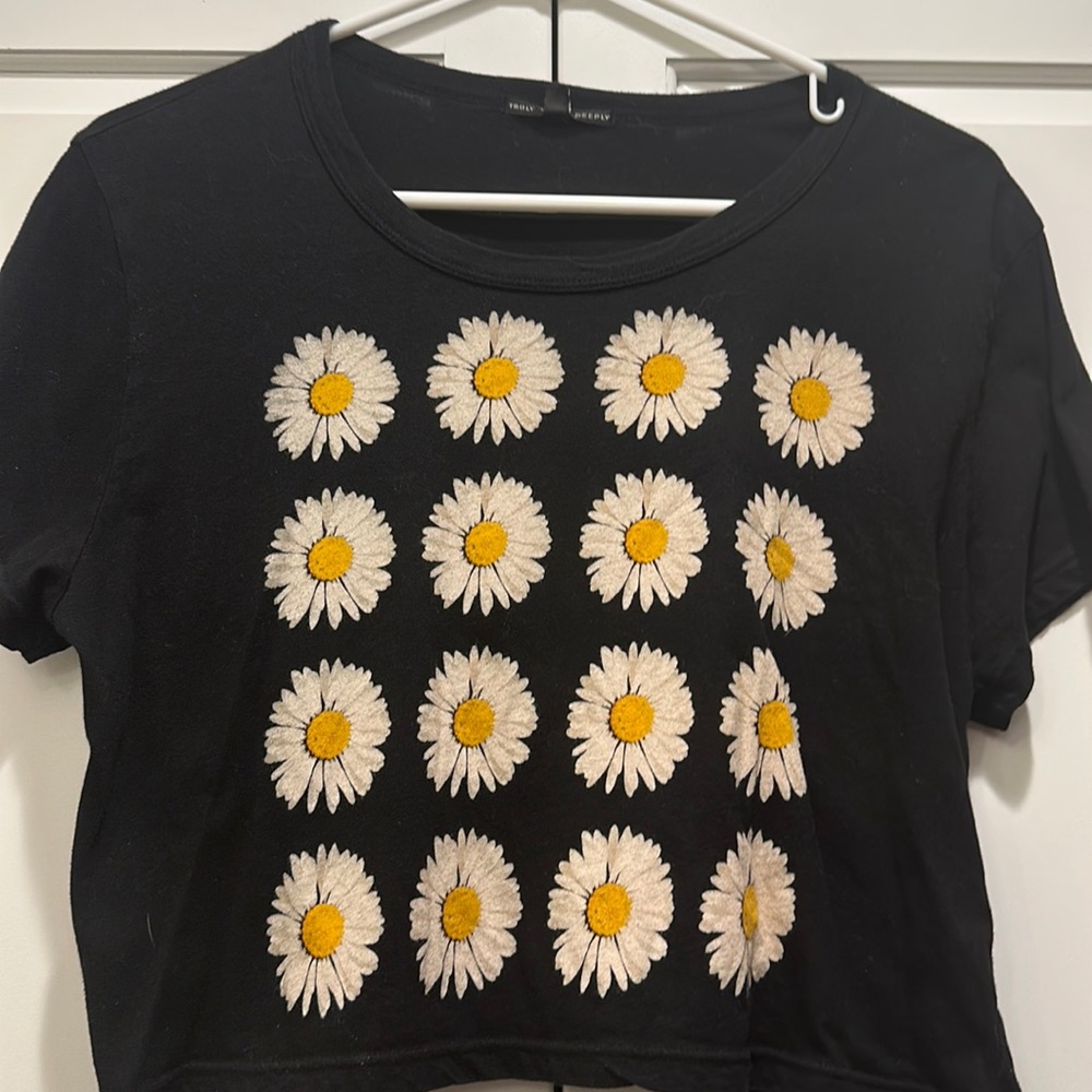 Truly Madly Deeply t-shirt in size medium with sunflowers